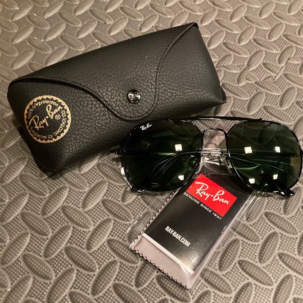 Rayban 3561 sunglasses black frame w/ green lenses